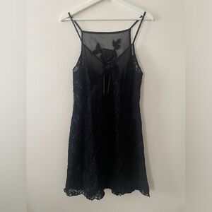 ⭐️Black lace nightie with embroidered rose on the back excellent condition